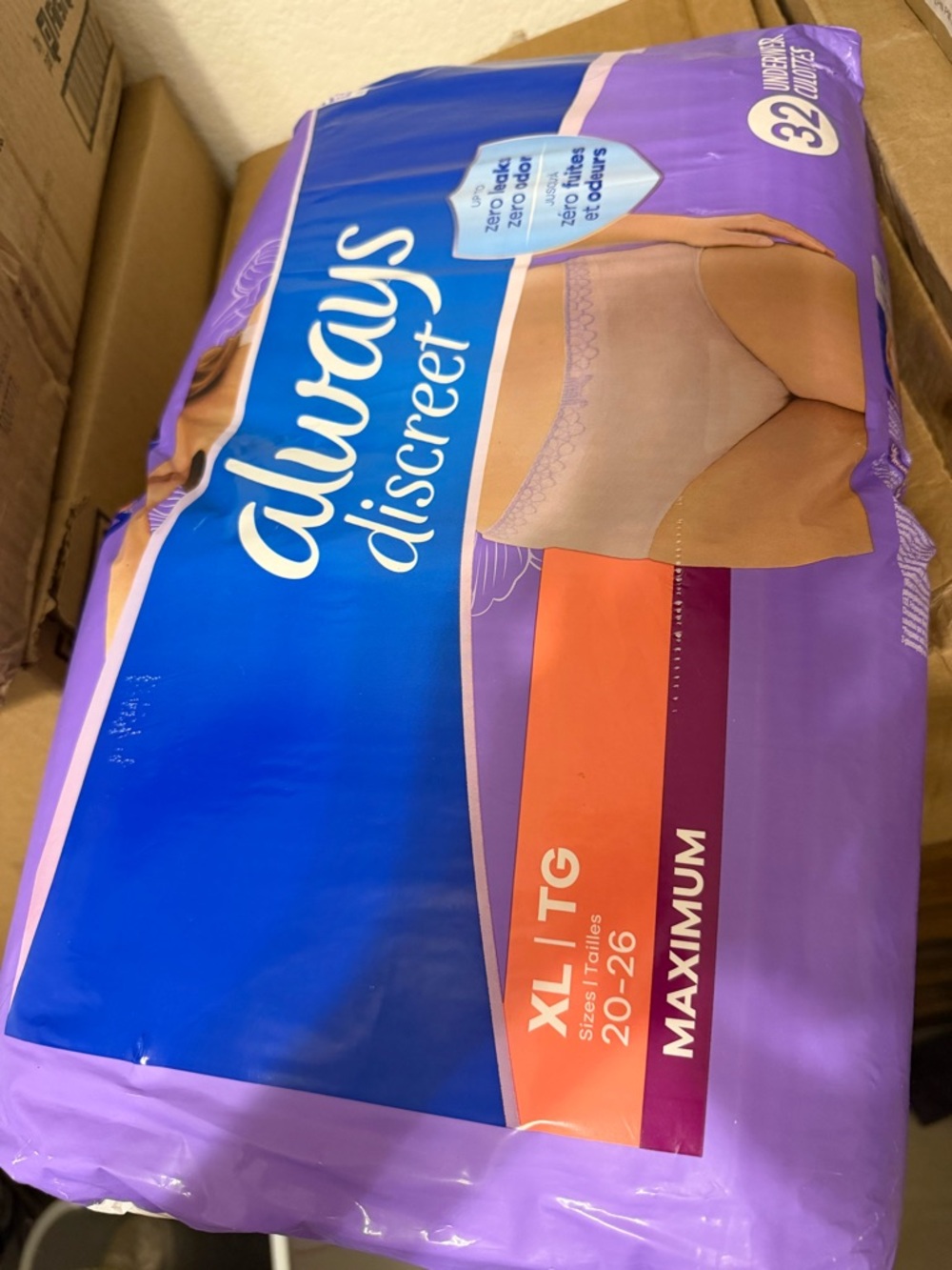 32 Count  XL  Always Discreet Maximum Underwear pads period panty size 20-26